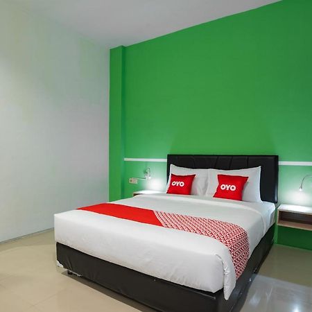 Hotel Oyo Flagship 1575 Urban 18 à Sorabaya Extérieur photo
