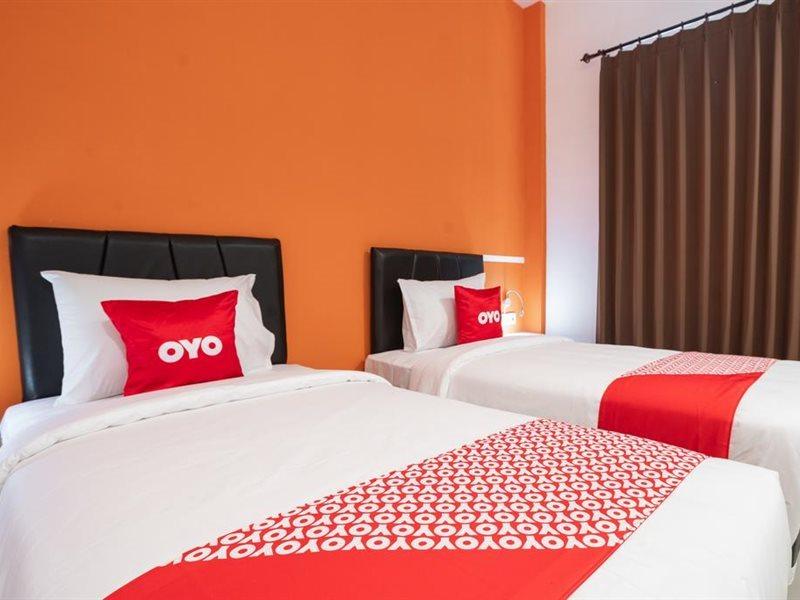 Hotel Oyo Flagship 1575 Urban 18 à Sorabaya Extérieur photo