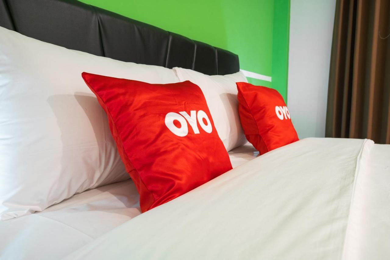 Hotel Oyo Flagship 1575 Urban 18 à Sorabaya Extérieur photo