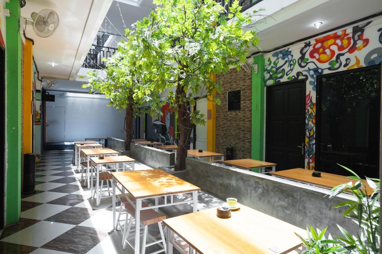 Hotel Oyo Flagship 1575 Urban 18 à Sorabaya Extérieur photo