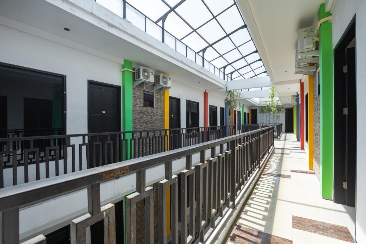 Hotel Oyo Flagship 1575 Urban 18 à Sorabaya Extérieur photo