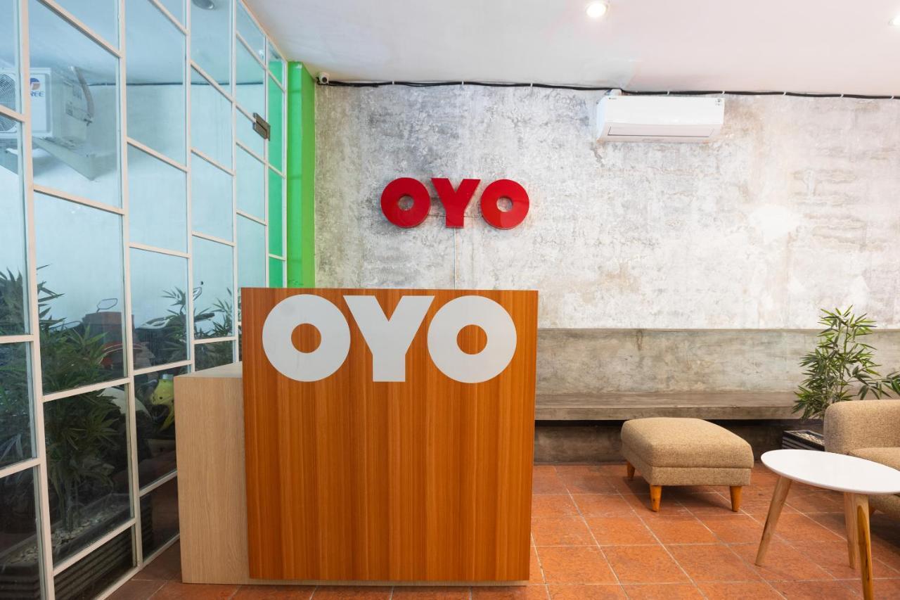 Hotel Oyo Flagship 1575 Urban 18 à Sorabaya Extérieur photo