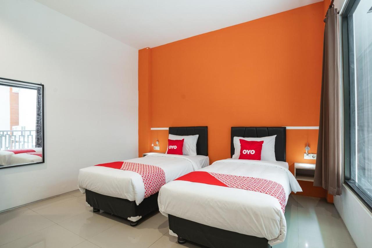 Hotel Oyo Flagship 1575 Urban 18 à Sorabaya Extérieur photo