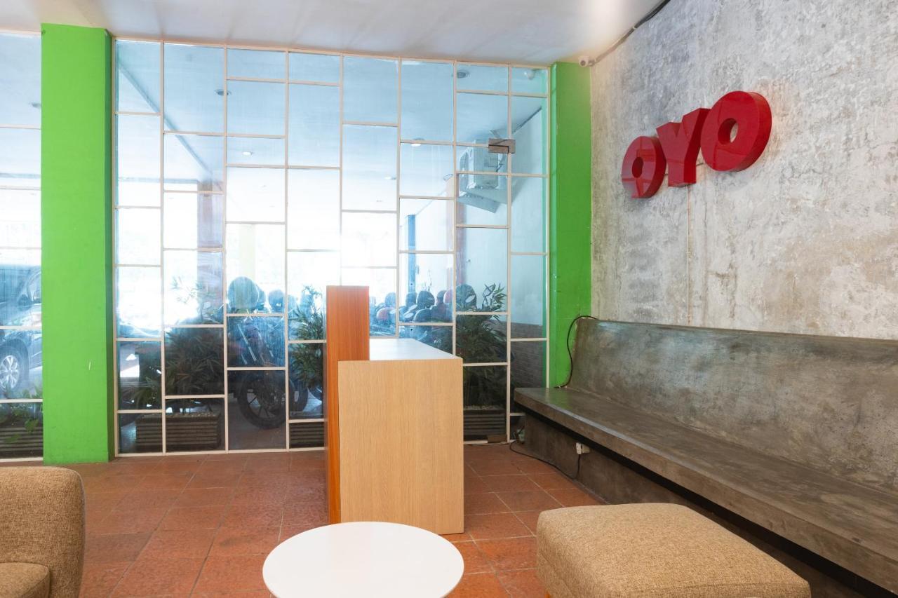Hotel Oyo Flagship 1575 Urban 18 à Sorabaya Extérieur photo