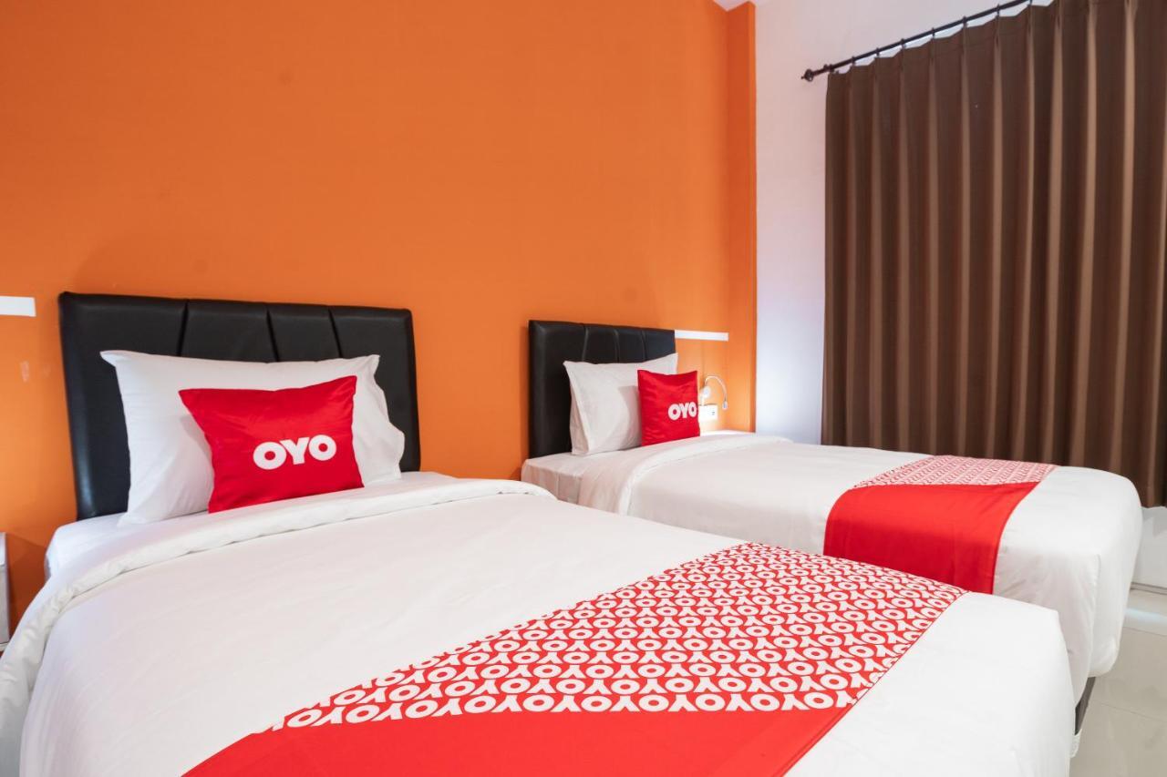 Hotel Oyo Flagship 1575 Urban 18 à Sorabaya Extérieur photo