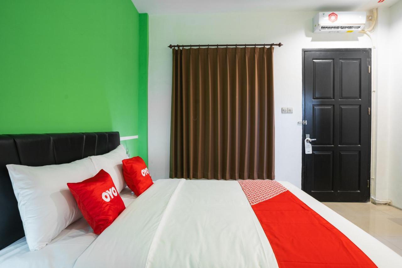 Hotel Oyo Flagship 1575 Urban 18 à Sorabaya Extérieur photo